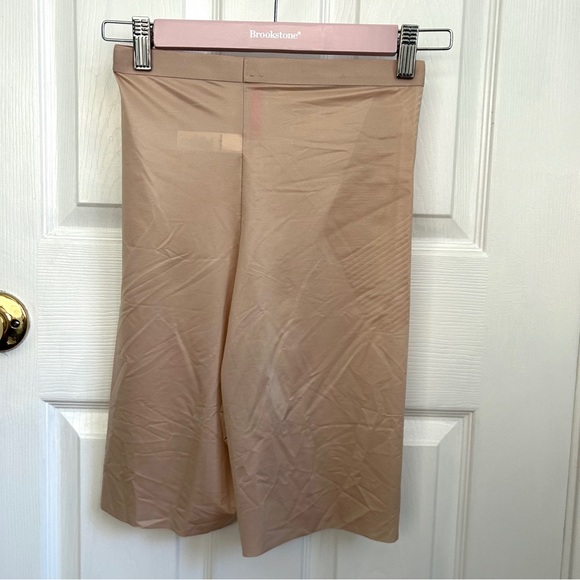 SPANX Thinstincts 2.0 High-Waisted Mid Thigh Short NWT Medium - Picture 2 of 9